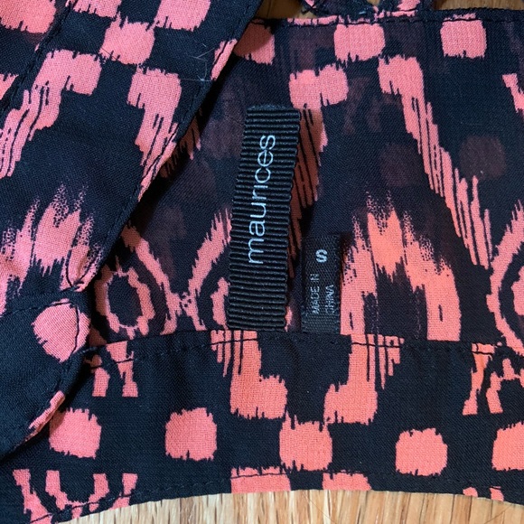 Fun print, open- back sheer blouse - Picture 2 of 4